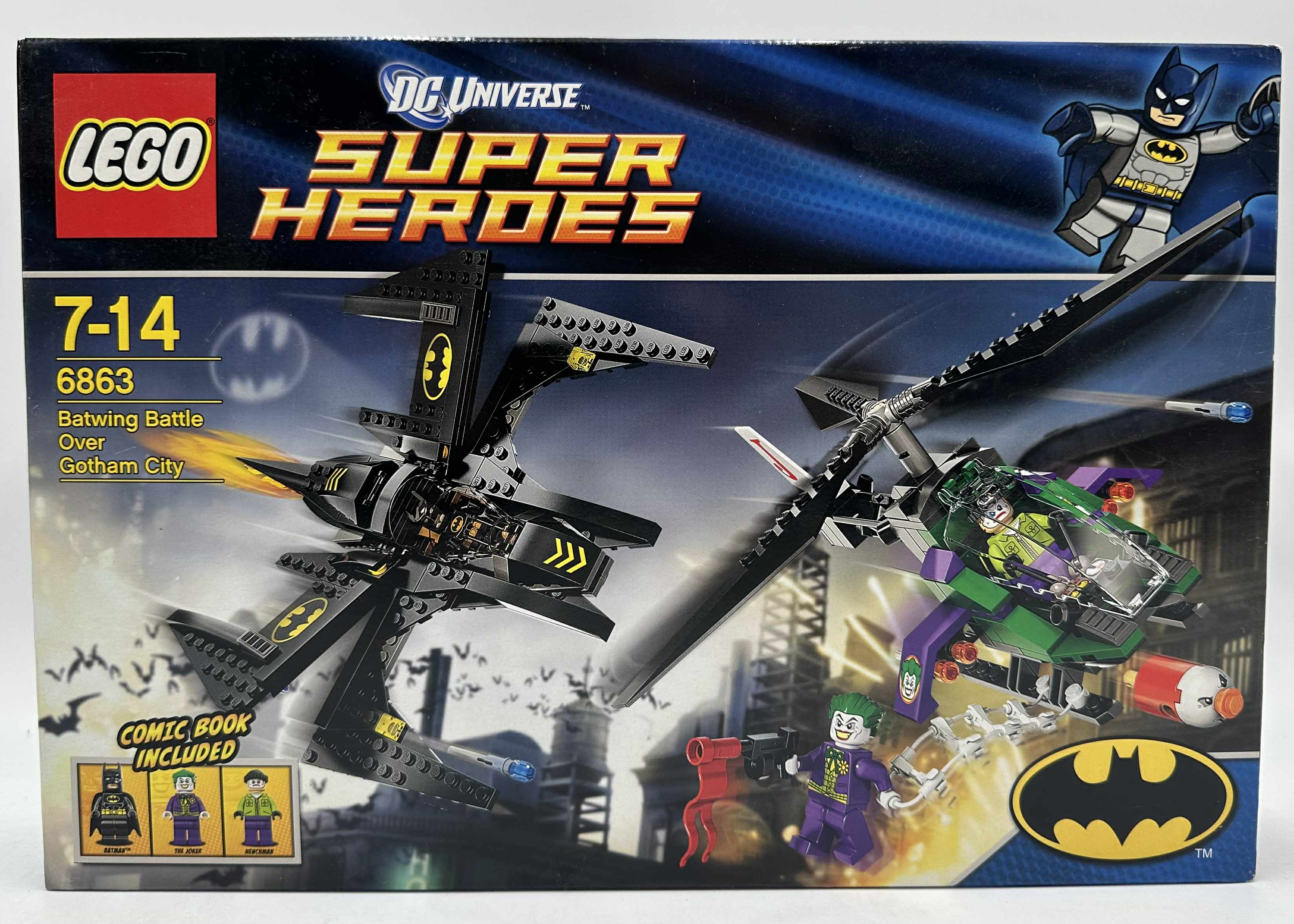 DC Universe Super Heroes - Batman™ - Batwing csata Gotham City felett