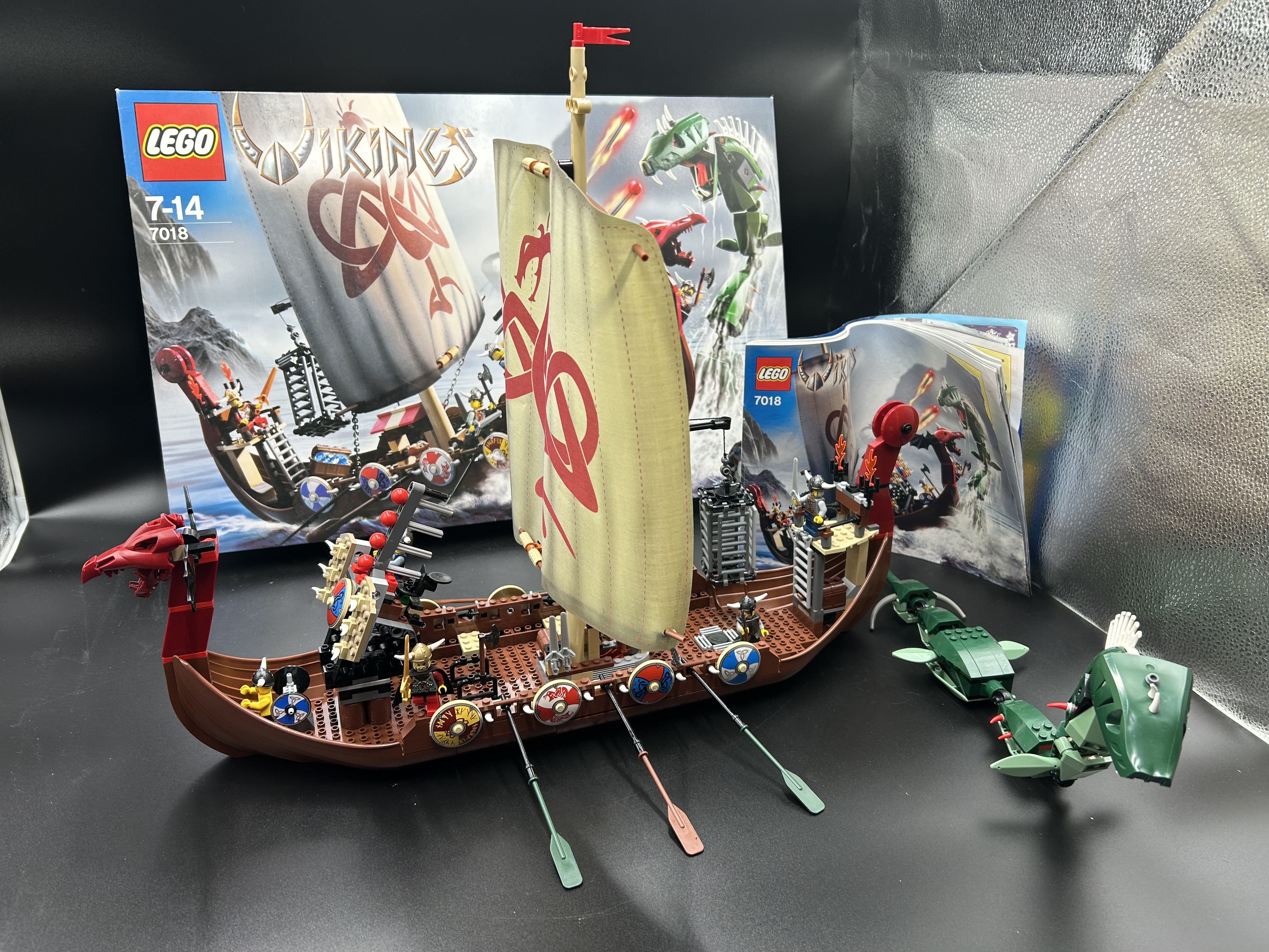 Vikings - A viking hajó szembeszáll a Midgard kígyóval