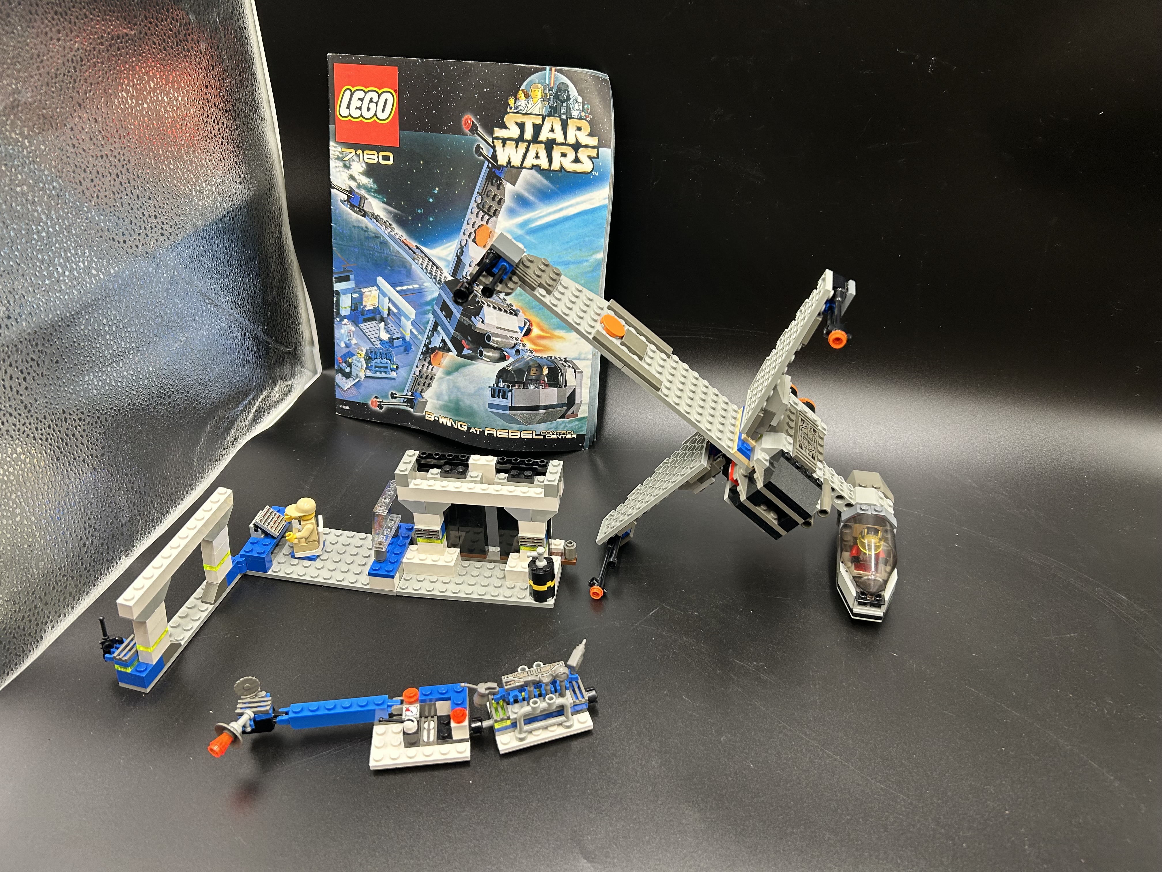 Star Wars™ - B-wing at Rebel Control Center