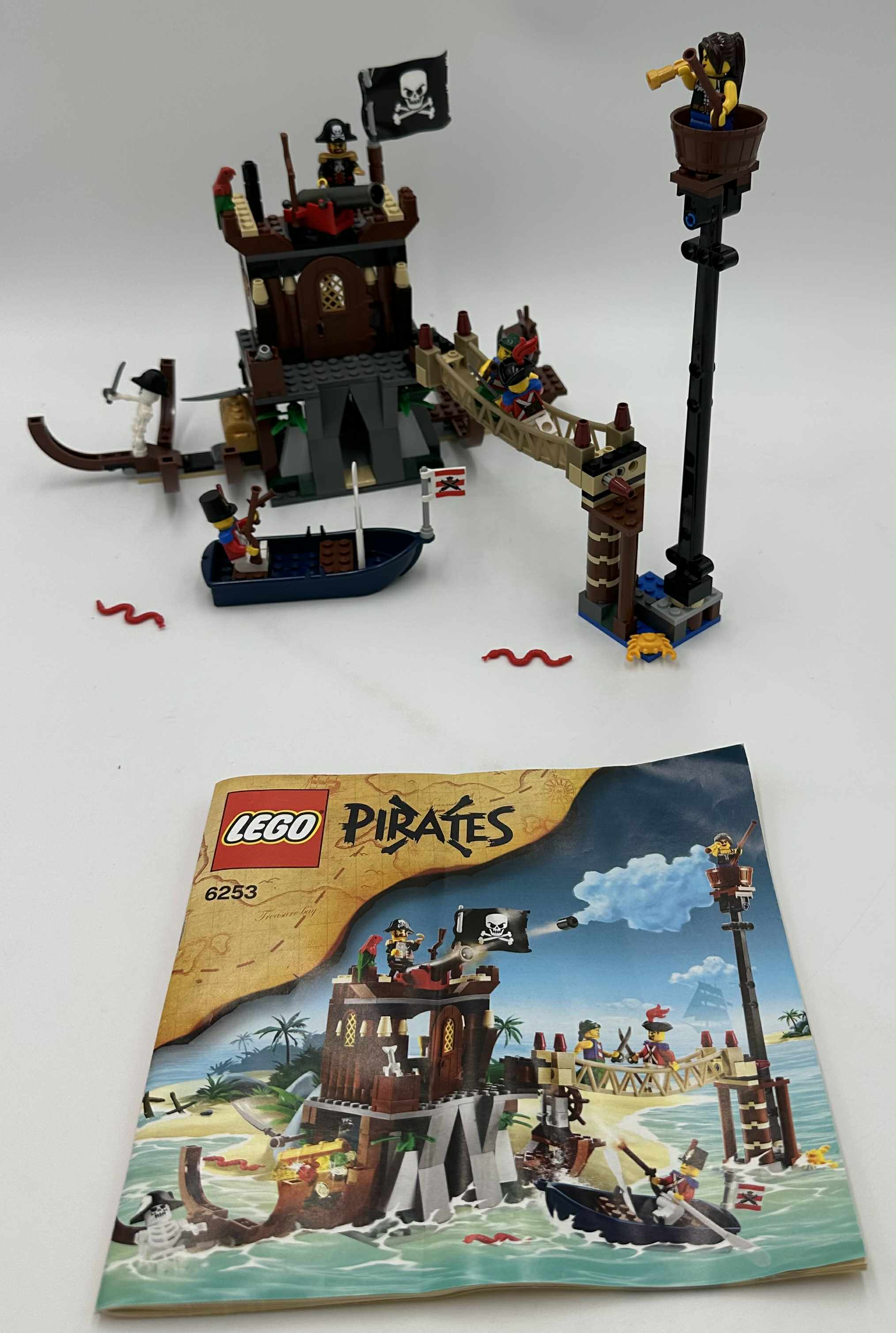 Pirates - Hajótöröttek búvóhelye